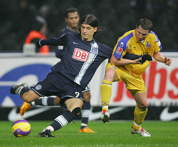 前锋位置的 前锋位置的