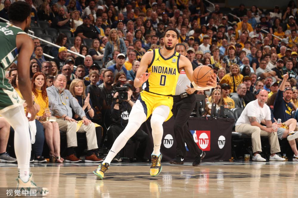 轻球员的一 轻球员的一