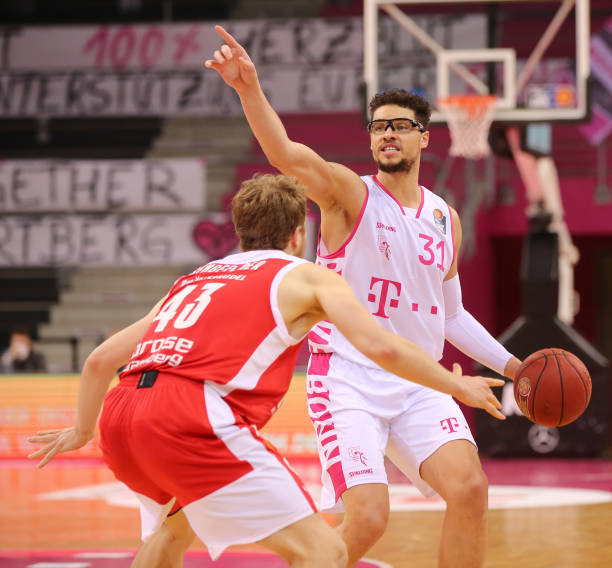 轻球员的一 轻球员的一